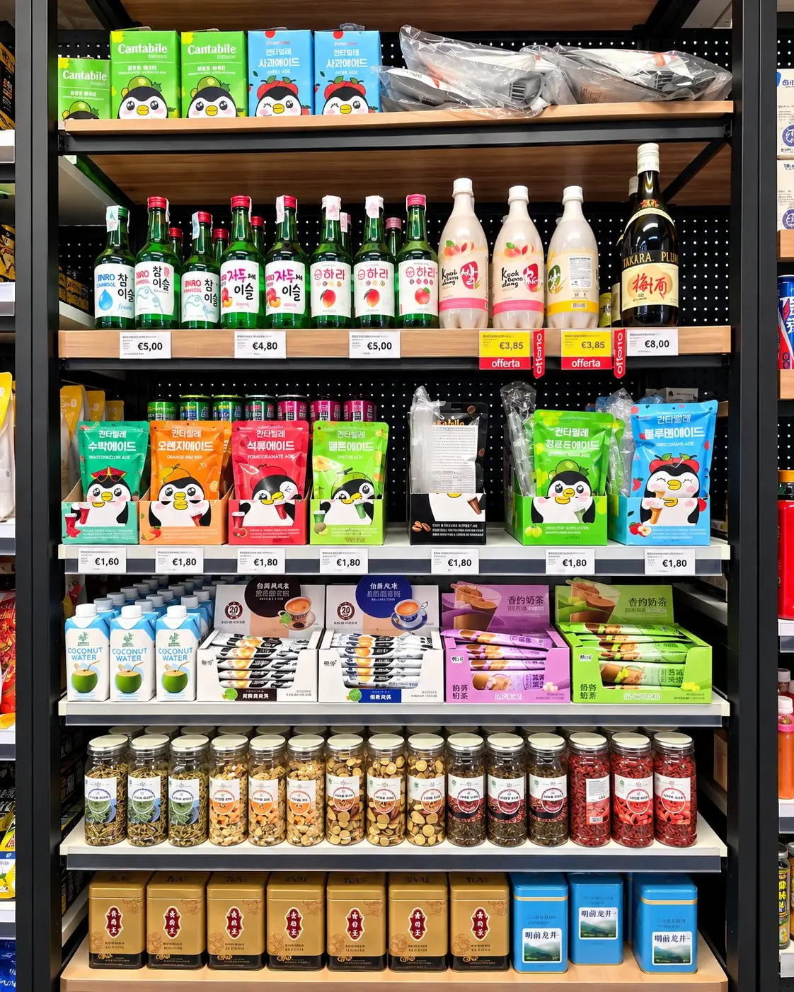 Scaffale di soju e makgeolli coreani, con bevande asiatiche e spezie